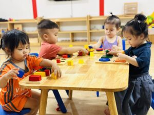 Lợi Ích Của Phương Pháp Montessori Trong Giáo Dục Mầm Non